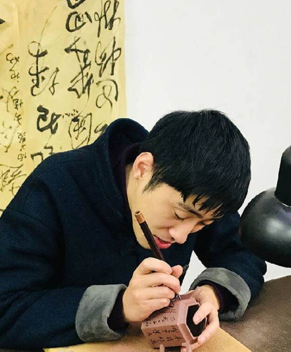 紫砂艺人陈彦兴，助理工艺美术师