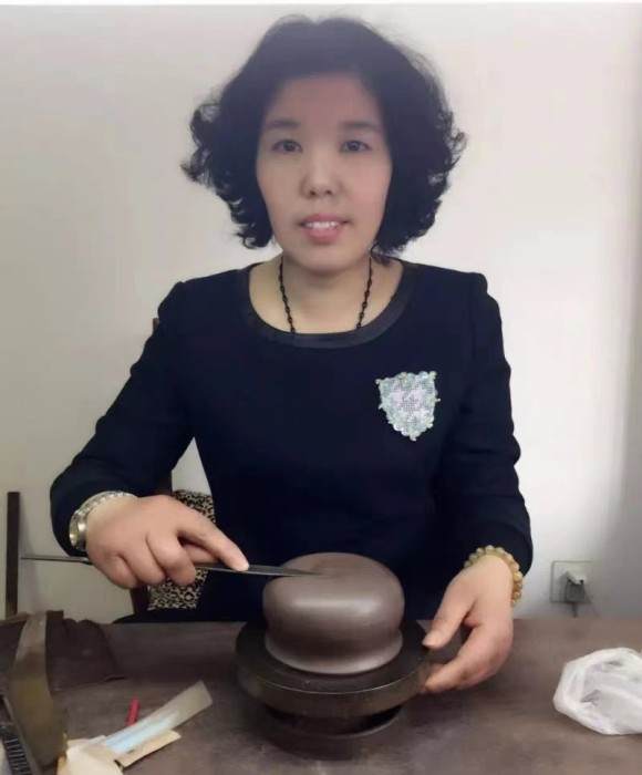 紫砂艺人陈惠萍，工艺美术师