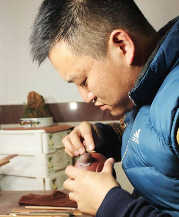 紫砂艺人陈敏俊，工艺美术师
