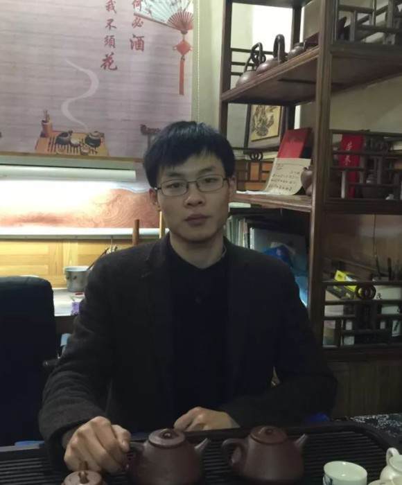紫砂艺人陈文翔，助理工艺美术师