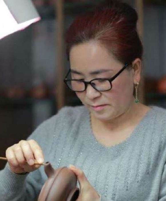 紫砂艺人陈明先，工艺美术师
