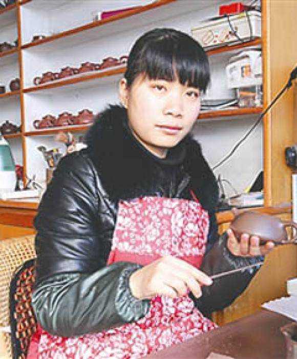紫砂艺人陈春燕，助理工艺美术师