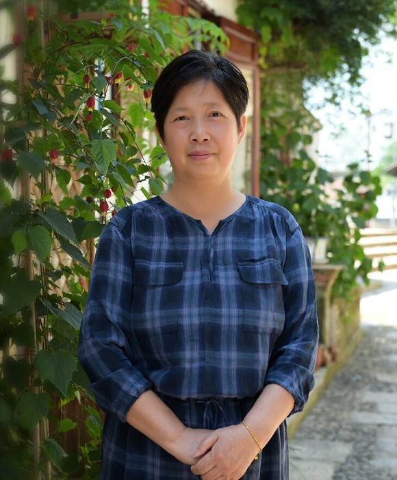 紫砂艺人陈月娥，高级工艺美术师