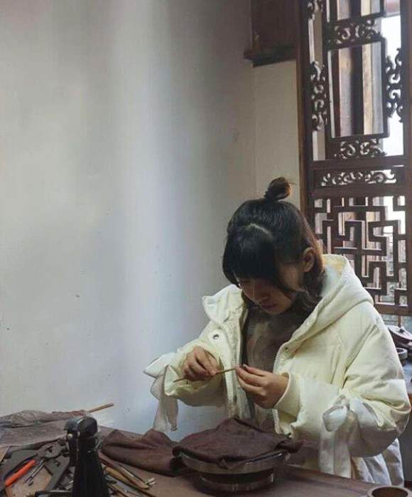 紫砂艺人陈楠1993，助理工艺美术师