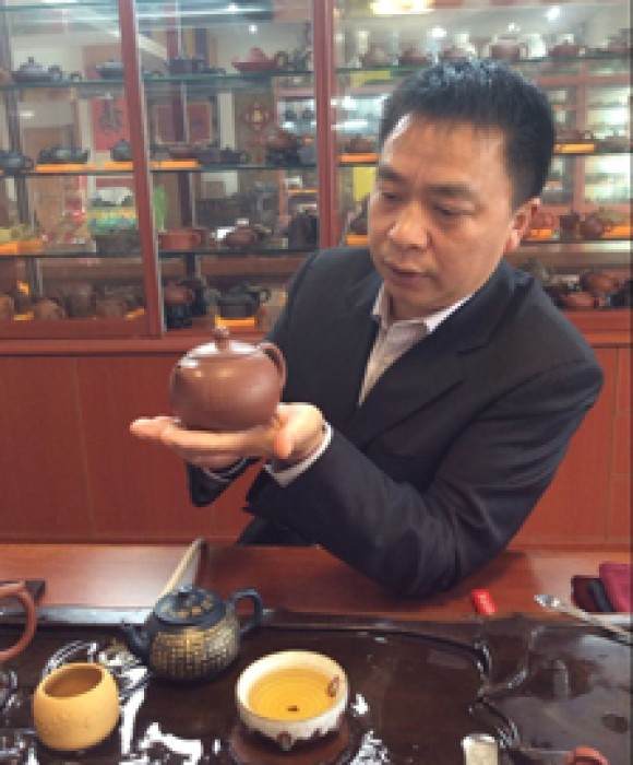 紫砂艺人陈泰湖，高级工艺美术师