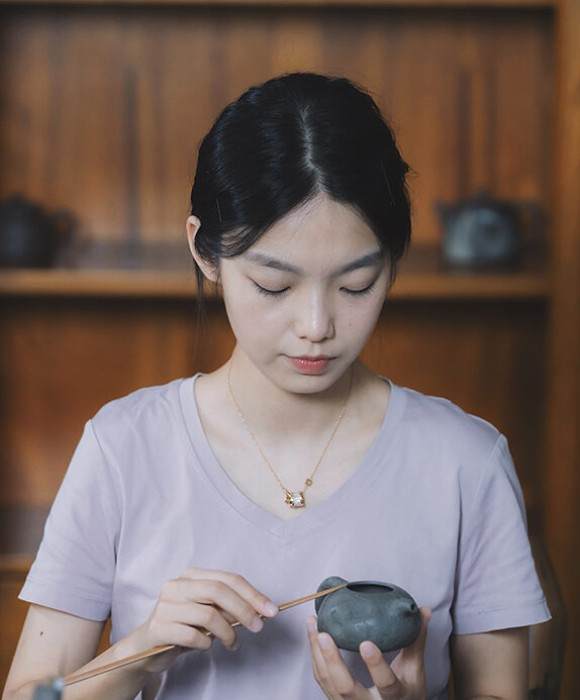 紫砂艺人陈玟越，助理工艺美术师
