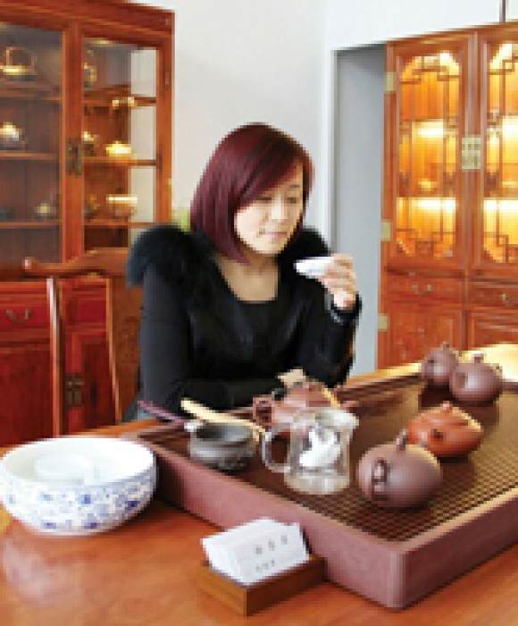 紫砂艺人陈珊英，工艺美术师
