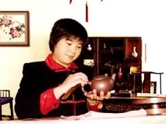 紫砂艺人陈珍华，正高级工艺美术师