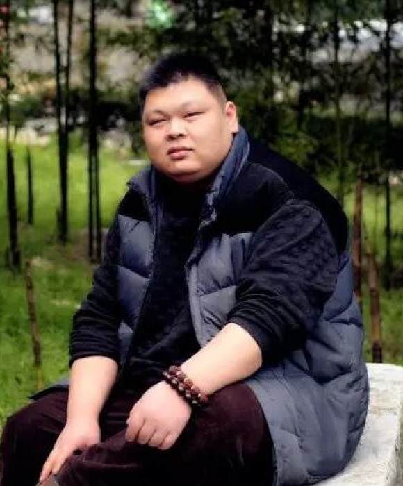 紫砂艺人陈益，助理工艺美术师