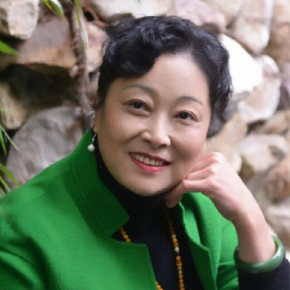 紫砂艺人陈红梅，正高级工艺美术师