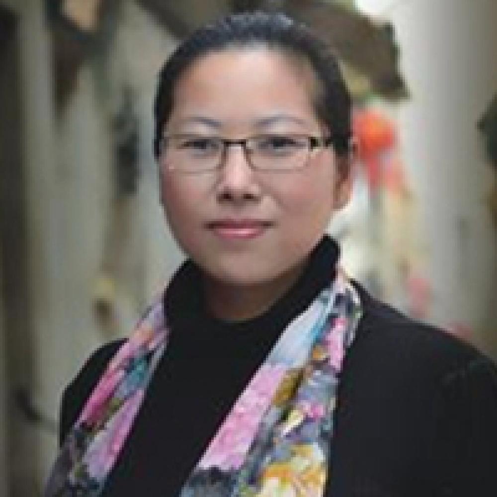 紫砂艺人陈美华，高级工艺美术师