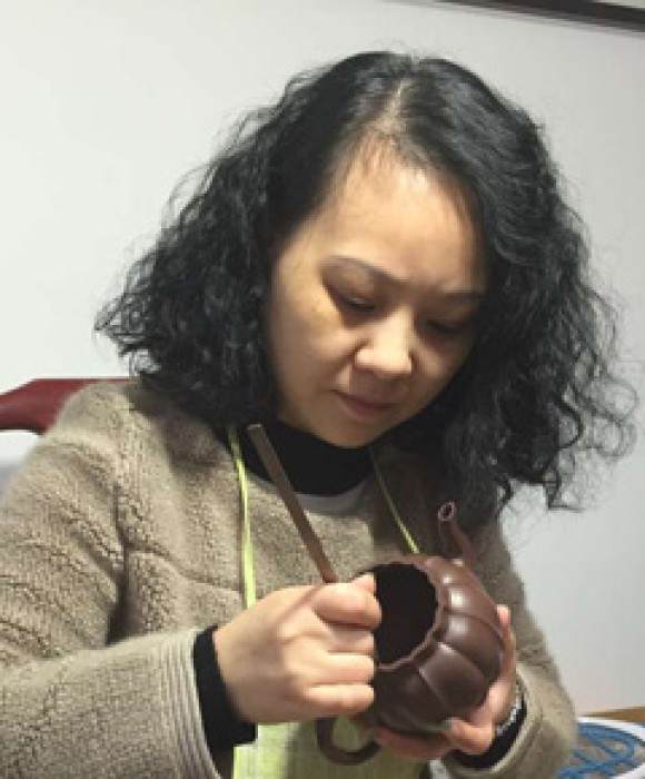 紫砂艺人陈苏萍，工艺美术师