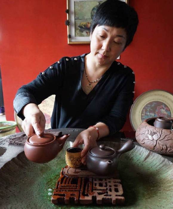 紫砂艺人陈莉萍，工艺美术师