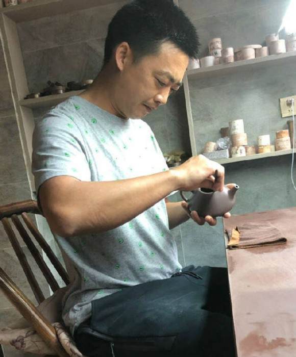 紫砂艺人陈遨宇，助理工艺美术师