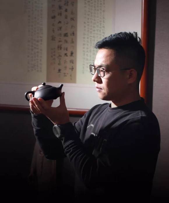 紫砂艺人陶建，助理工艺美术师