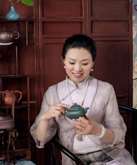 紫砂艺人陶菊芳，工艺美术师