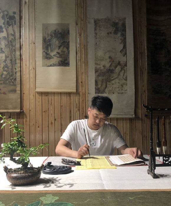 紫砂艺人韦文豪，助理工艺美术师