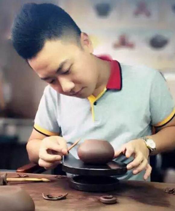 紫砂艺人韩愈，助理工艺美术师