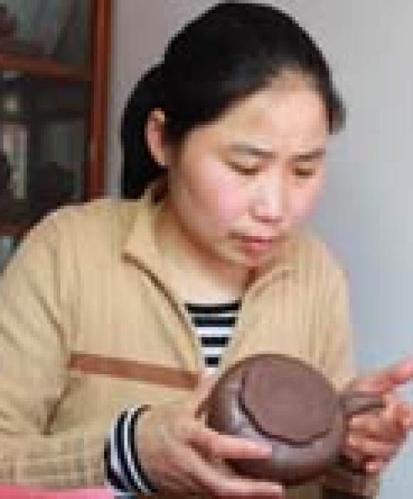 紫砂艺人顾丽萍，高级工艺美术师