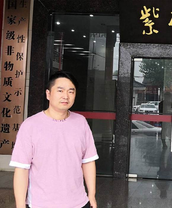 紫砂艺人顾伟峰，工艺美术师