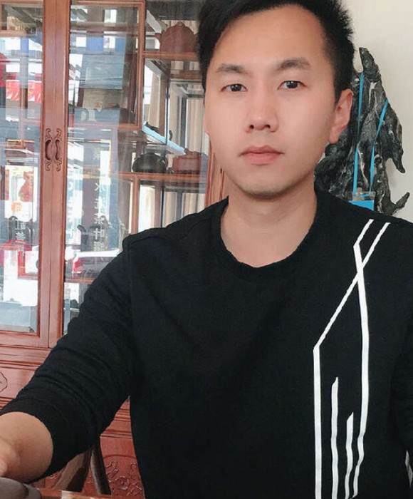 紫砂艺人顾佳铭，助理工艺美术师