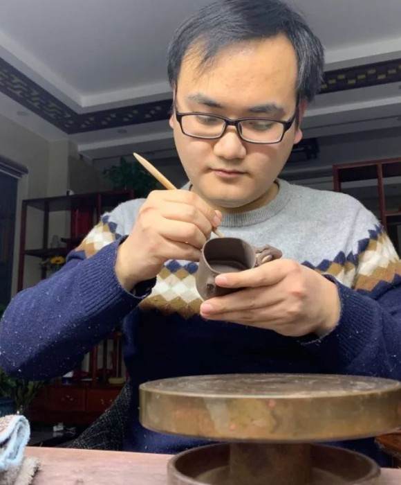 紫砂艺人顾倪鸣，助理工艺美术师
