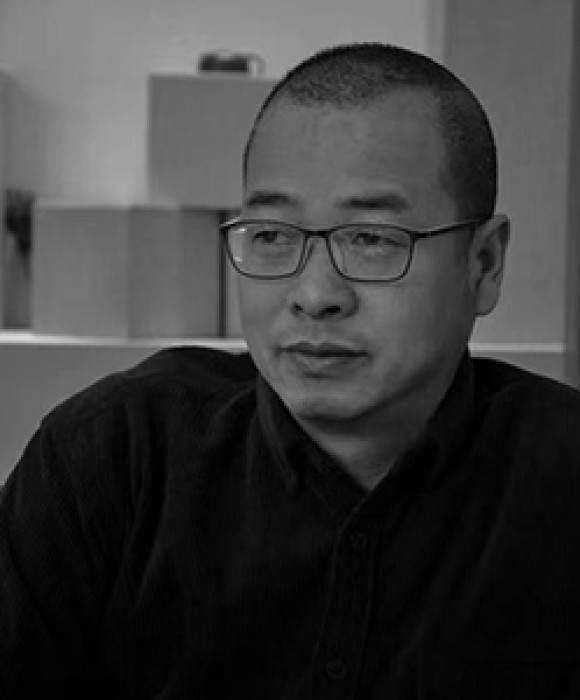 紫砂艺人顾占明，工艺美术师