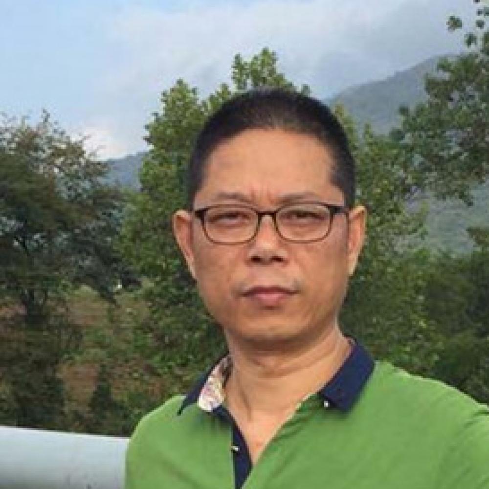 紫砂艺人顾学中，正高级工艺美术师