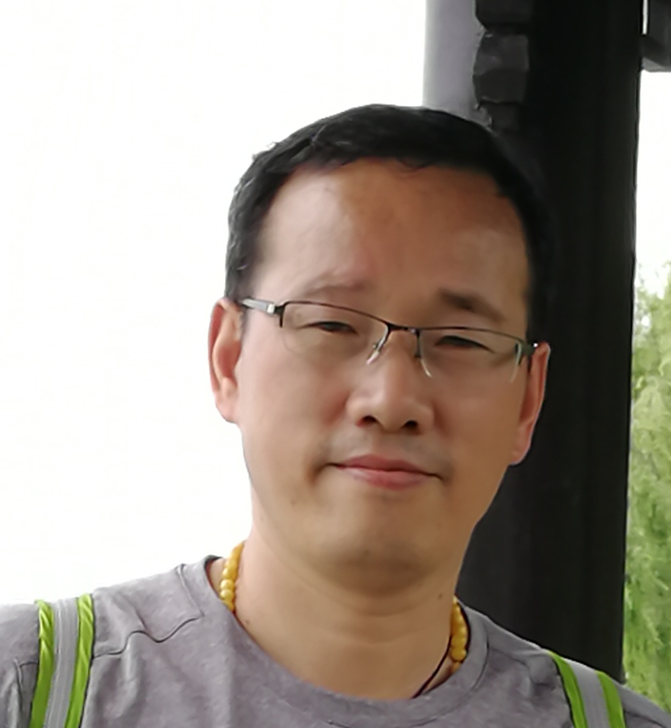 紫砂艺人顾建余，助理工艺美术师