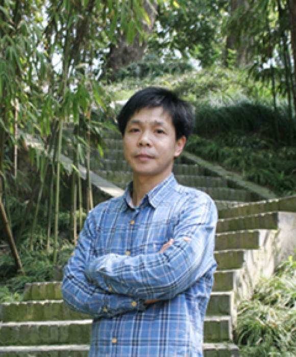 紫砂艺人顾建明，高级工艺美术师