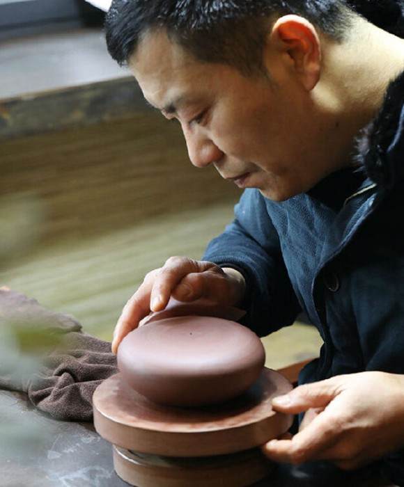 紫砂艺人顾朝峰，工艺美术师