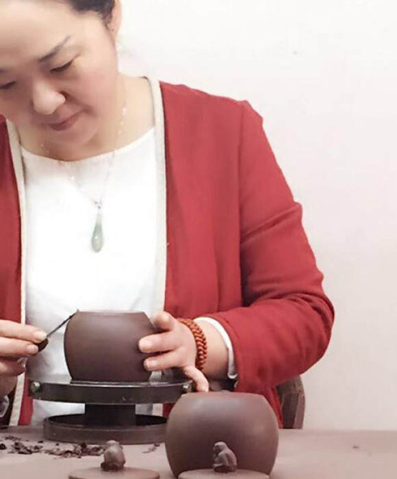 紫砂艺人顾燕梅，助理工艺美术师