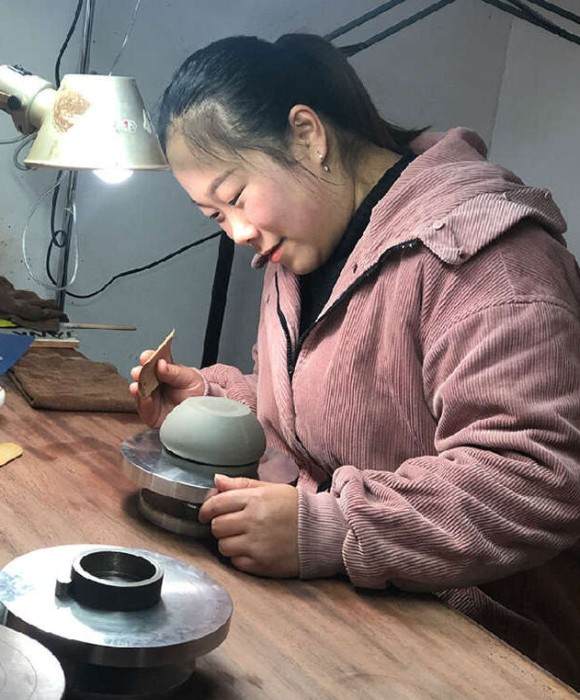 紫砂艺人顾瑶琛，助理工艺美术师