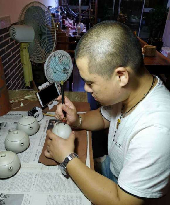 紫砂艺人顾科乐，助理工艺美术师