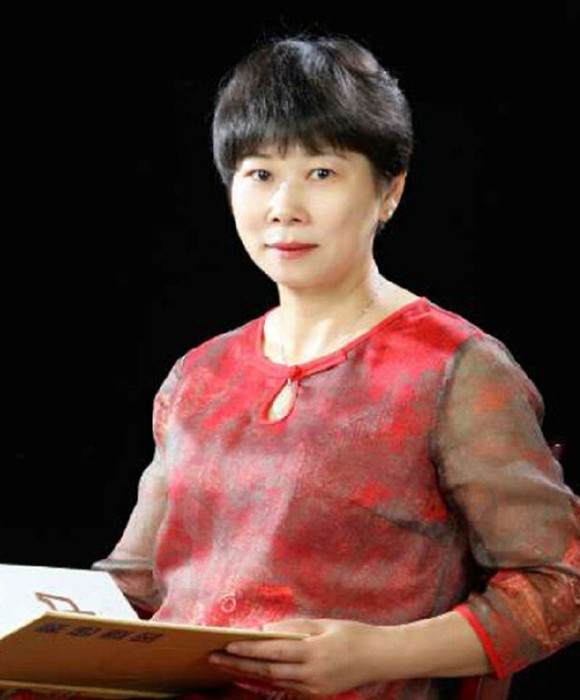 紫砂艺人顾红莲，助理工艺美术师