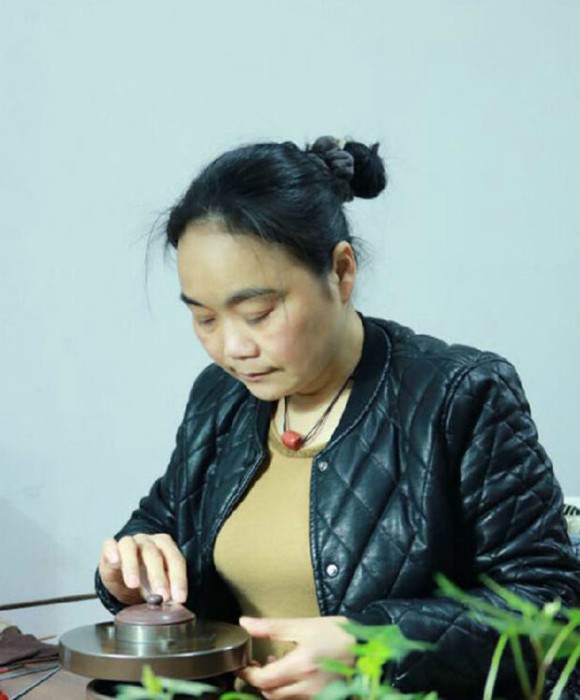 紫砂艺人顾美萍，工艺美术师
