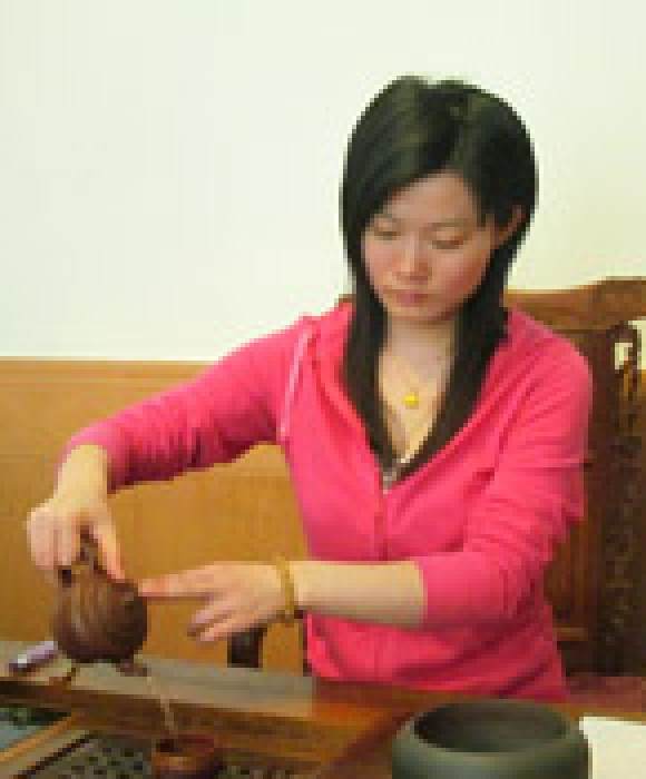 紫砂艺人颜君妮，工艺美术师