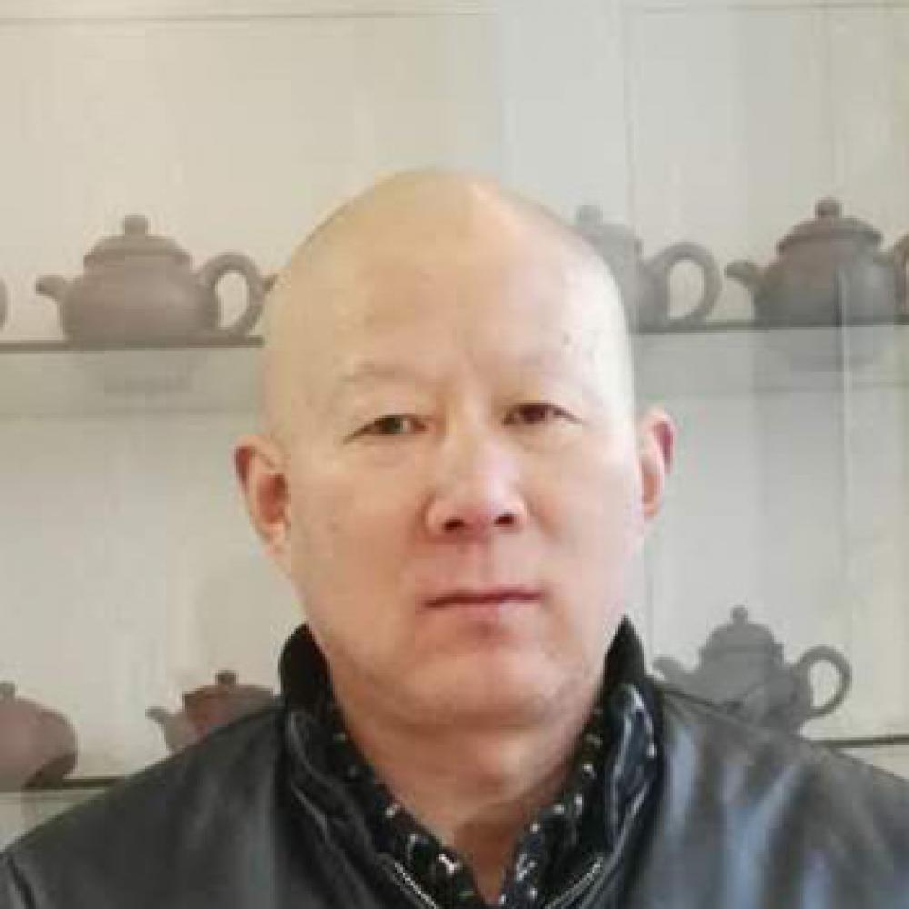 紫砂艺人颜意华，助理工艺美术师