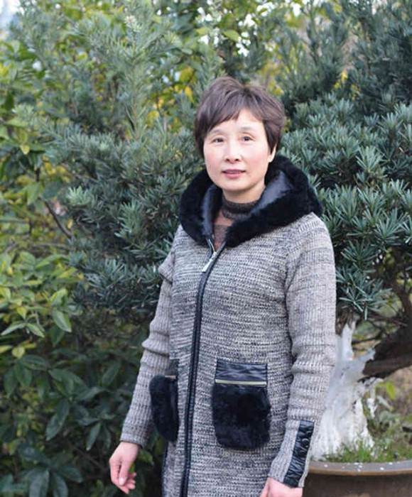 紫砂艺人马勤芬，助理工艺美术师