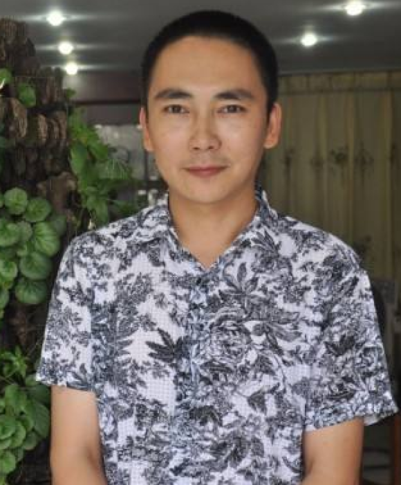 紫砂艺人高云，工艺美术师