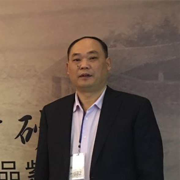 紫砂艺人高奋荣，正高级工艺美术师