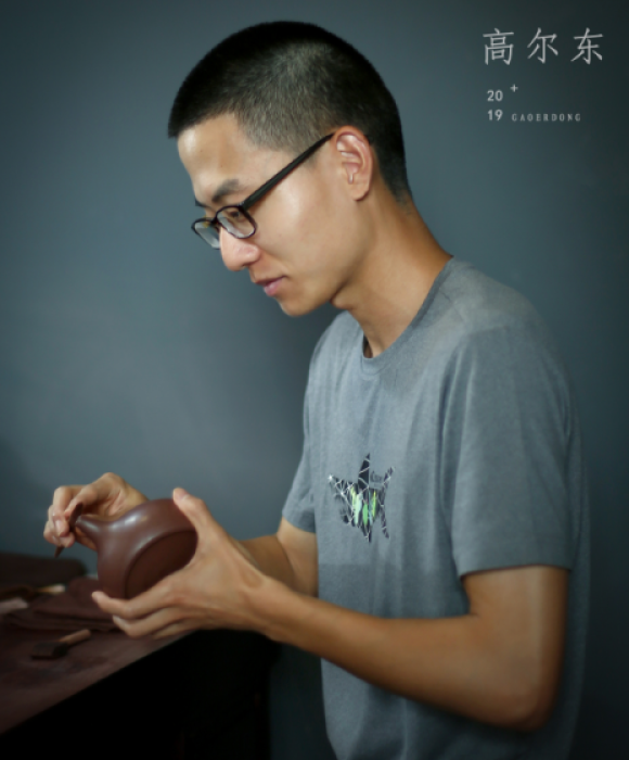 紫砂艺人高尔东，助理工艺美术师