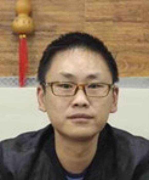 紫砂艺人高潮龙，高级工艺美术师（乡土人才评审获得）