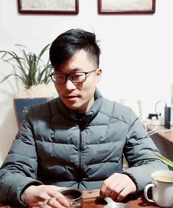 紫砂艺人高竣博，工艺美术师