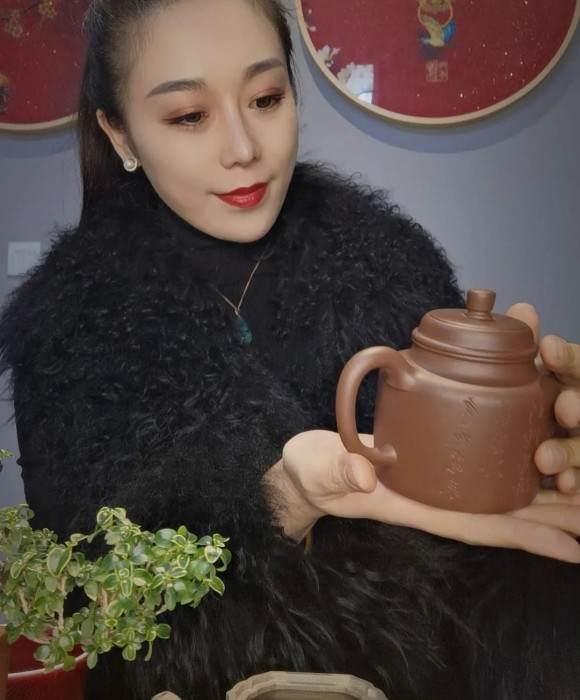 紫砂艺人高静，工艺美术员