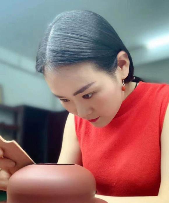 紫砂艺人魏茸茸，工艺美术师