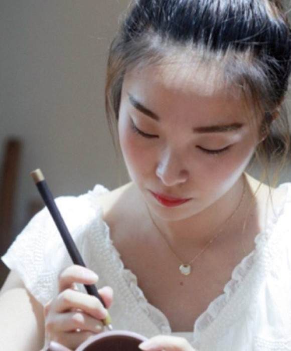 紫砂艺人鲍云耘，工艺美术师