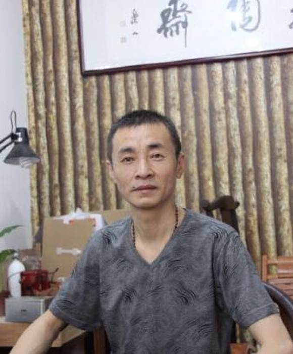紫砂艺人鲍国新，高级工艺美术师