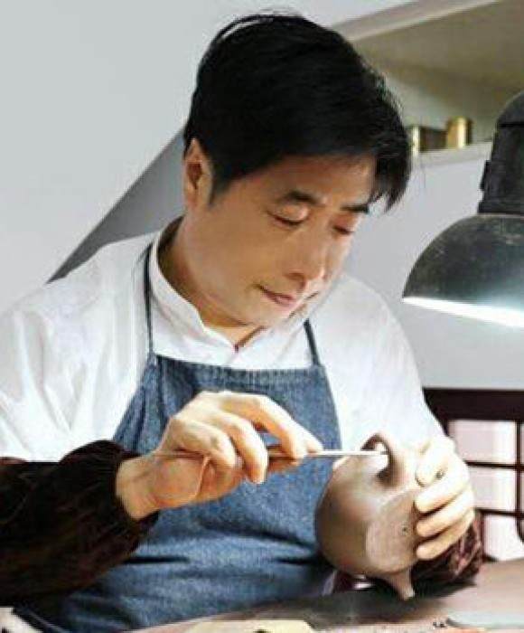 紫砂艺人鲍岳中，工艺美术师