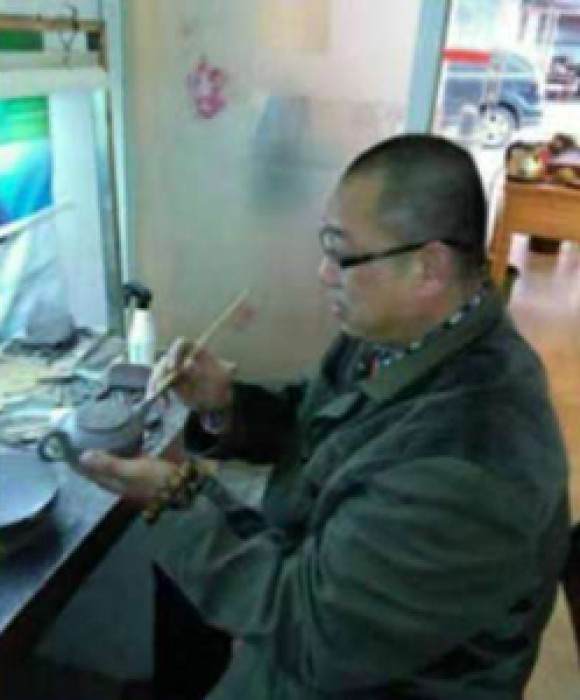 紫砂艺人鲍建民，高级工艺美术师